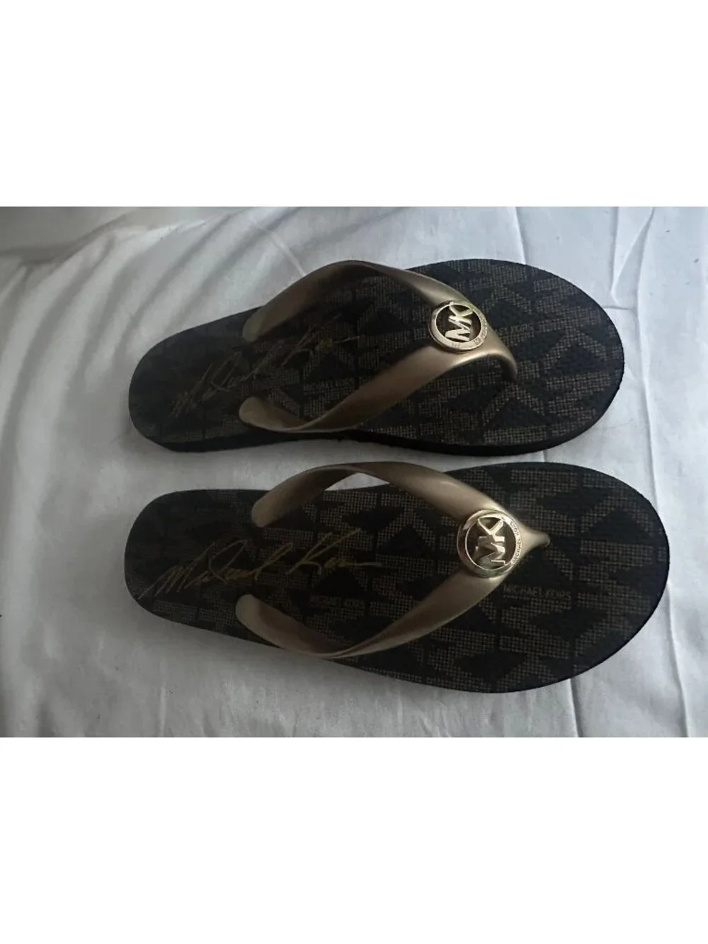 Michael Kors Eva Sole flip flops size 8